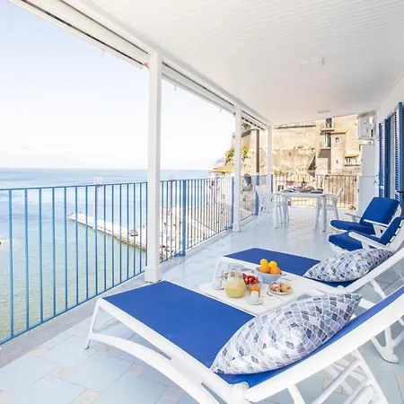 Profumo Di Mare - Sea Front Terrace Marina Grande, Península Sorrentina