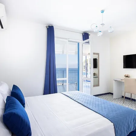 Profumo Di Mare - Sea Front Terrace Apartment Marina Grande, Sorrento