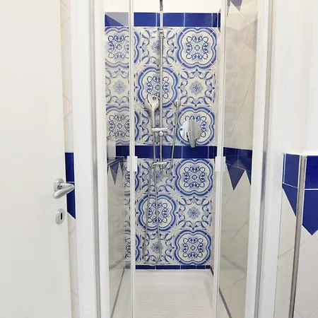 Profumo Di Mare - Sea Front Terrace Apartment Marina Grande, Sorrento *