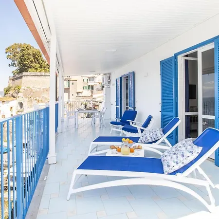 Profumo Di Mare - Sea Front Terrace Apartment Marina Grande, Sorrento Appartement