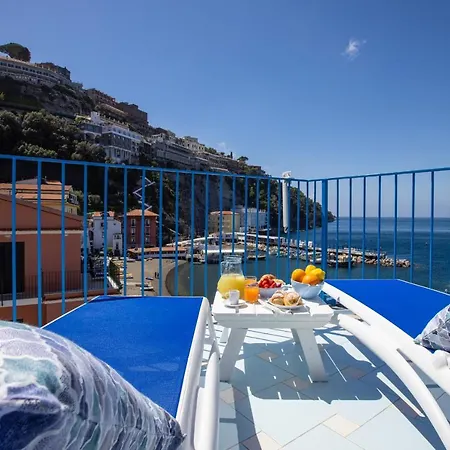 Profumo Di Mare - Sea Front Terrace Apartment Marina Grande, Sorrento *