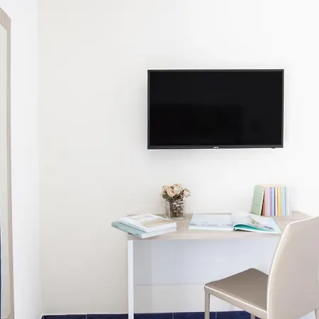 Profumo Di Mare - Sea Front Terrace Apartment Marina Grande, Sorrento Appartement