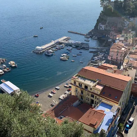 Profumo Di Mare - Sea Front Terrace Apartment Marina Grande, Sorrento Daire *