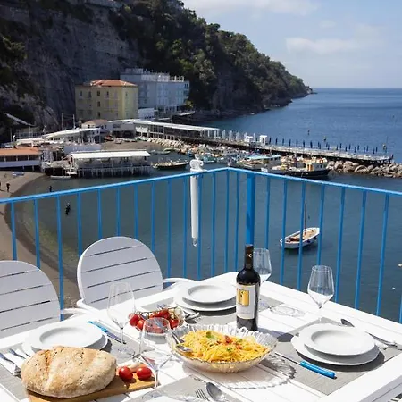 Profumo Di Mare - Sea Front Terrace Apartment Marina Grande, Sorrento Lägenhet *