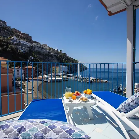 Profumo Di Mare - Sea Front Terrace Apartment Marina Grande, Sorrento Daire *