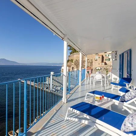Daire Profumo Di Mare - Sea Front Terrace Apartment Marina Grande, Sorrento *