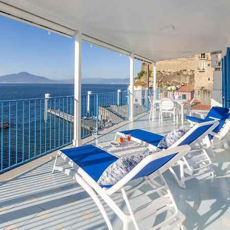 Profumo Di Mare - Sea Front Terrace Apartment Marina Grande, Sorrento *